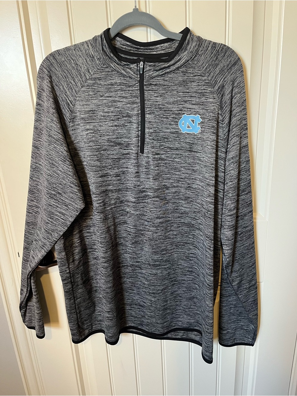 Colosseum UNC Tar Heels Gray Heather Pullover with Black Trim